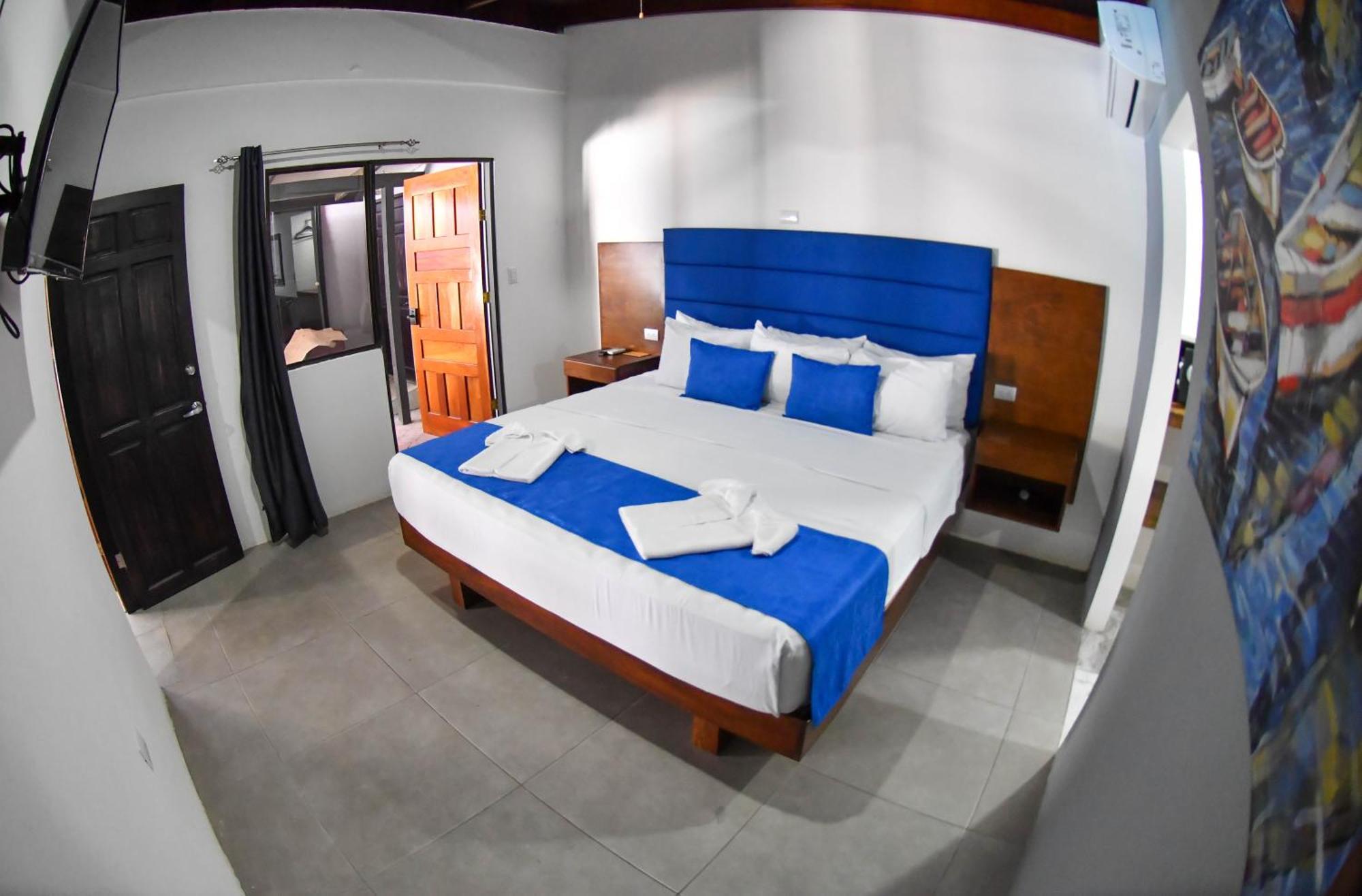 Republik Hotel, Bistro And Nightclub On Site جاكو المظهر الخارجي الصورة