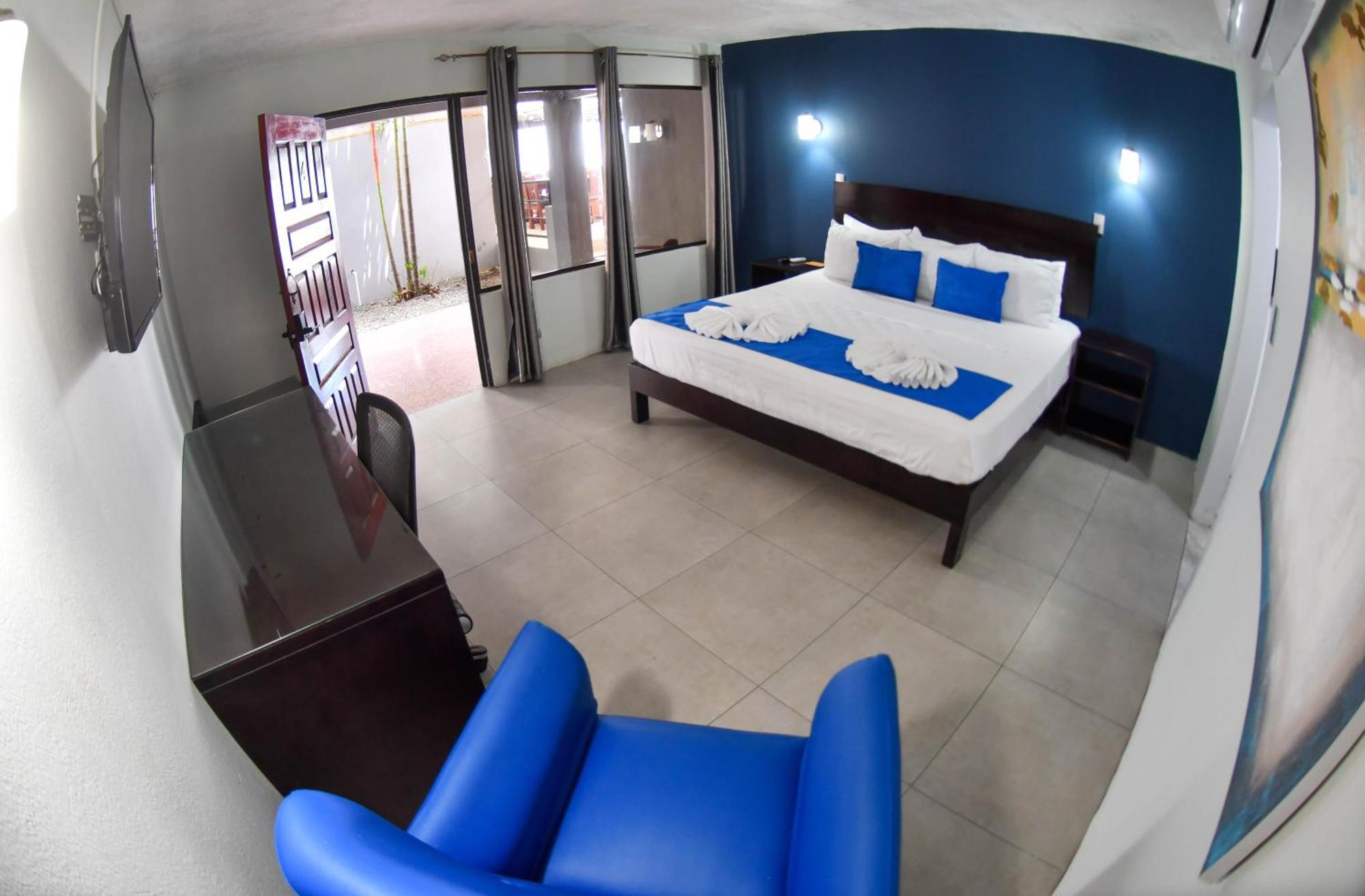 Republik Hotel, Bistro And Nightclub On Site جاكو المظهر الخارجي الصورة