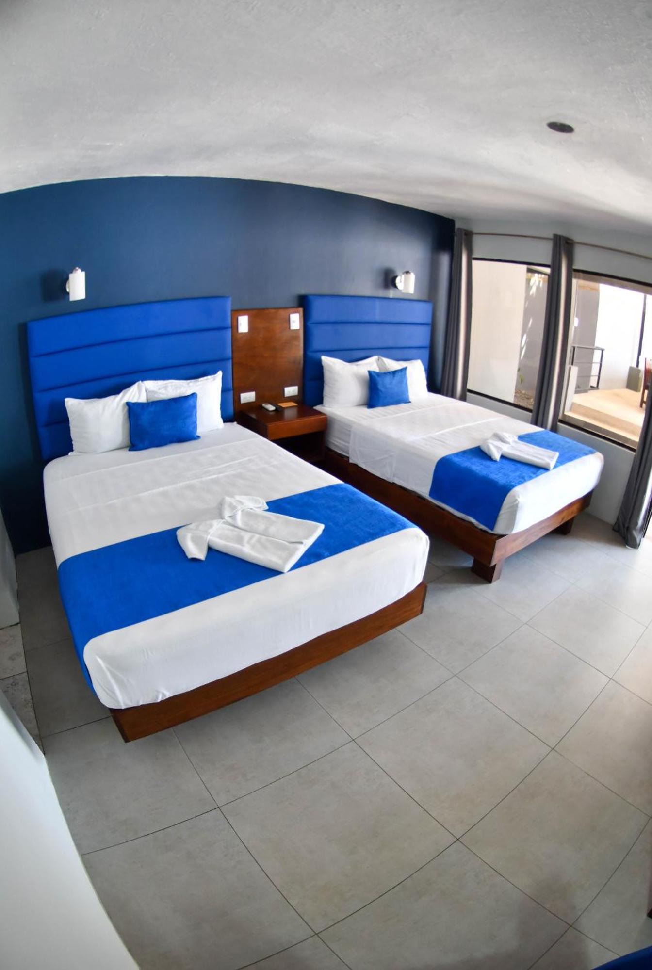 Republik Hotel, Bistro And Nightclub On Site جاكو المظهر الخارجي الصورة