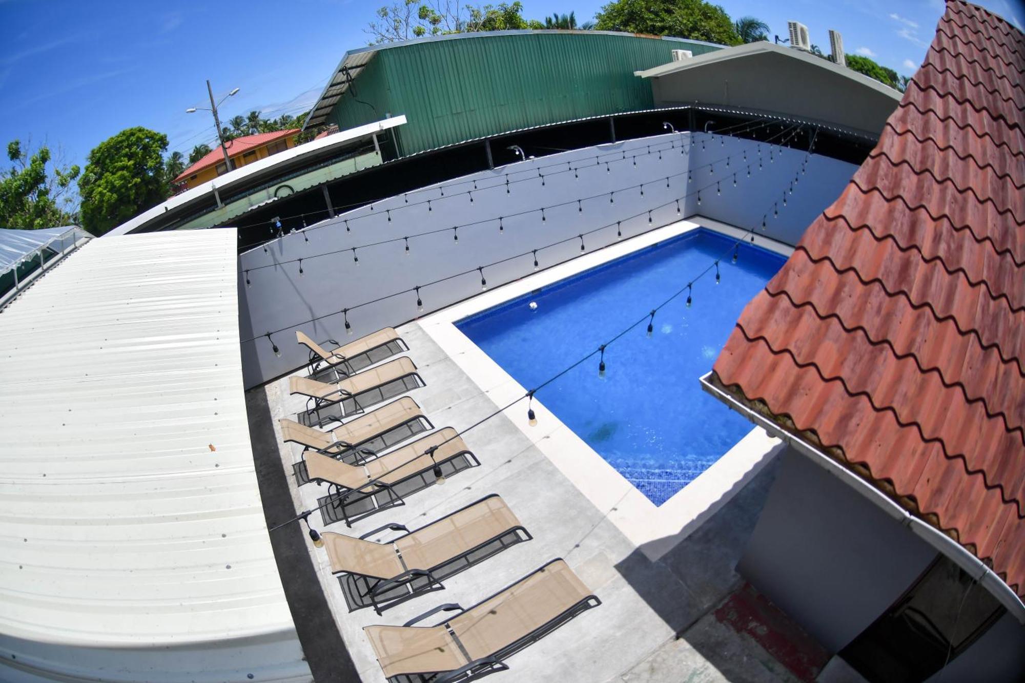 Republik Hotel, Bistro And Nightclub On Site جاكو المظهر الخارجي الصورة