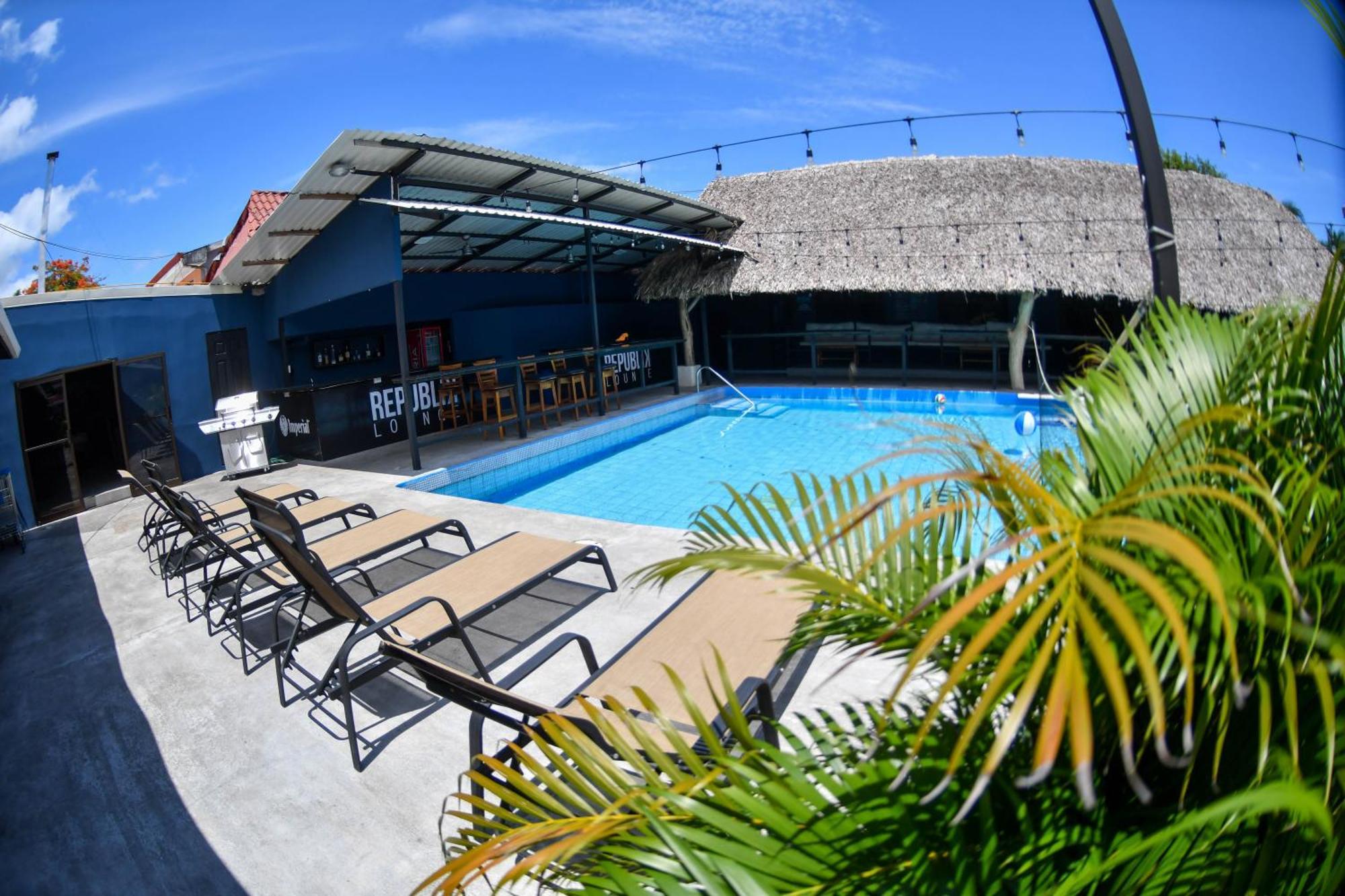 Republik Hotel, Bistro And Nightclub On Site جاكو المظهر الخارجي الصورة